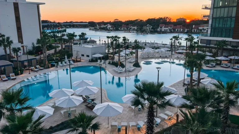 Luxury Pools in the US: A Definitive Architectural Guide